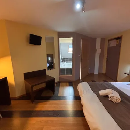 Hotel La Tour Des Lys
