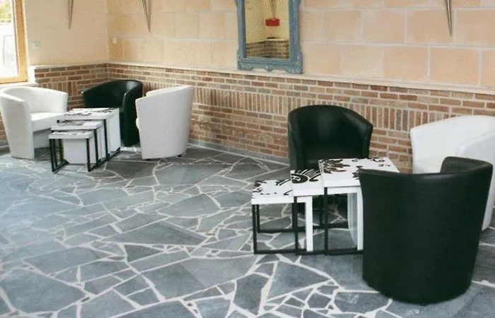 Hotel La Tour Des Lys